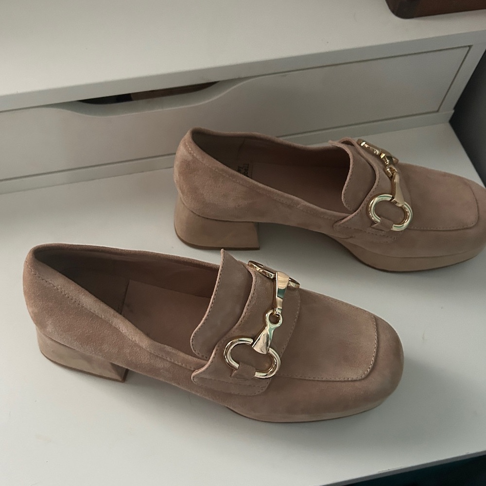 Jeffrey Campbell suede tan loafers